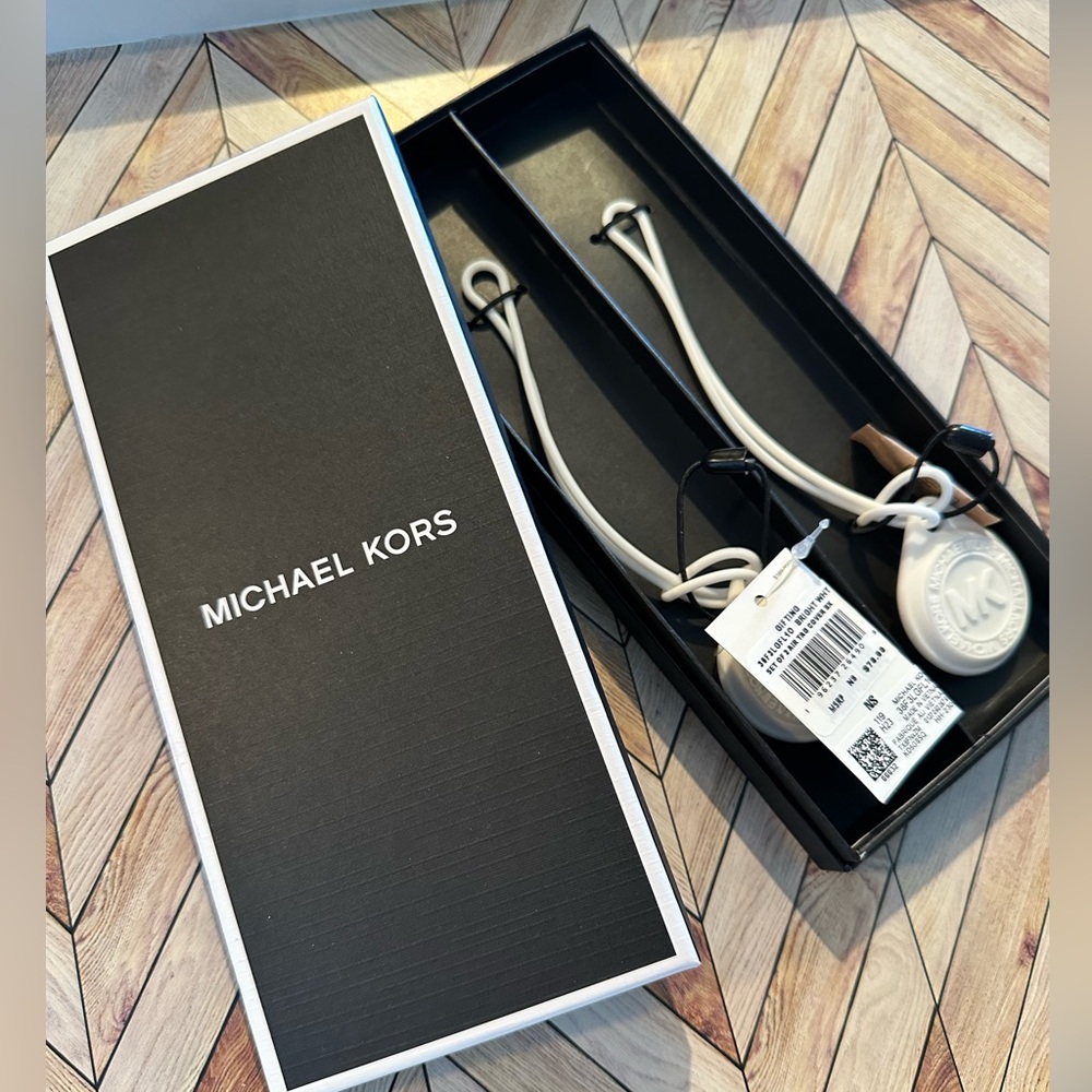 Michael Kors White AirTag HOLDER only